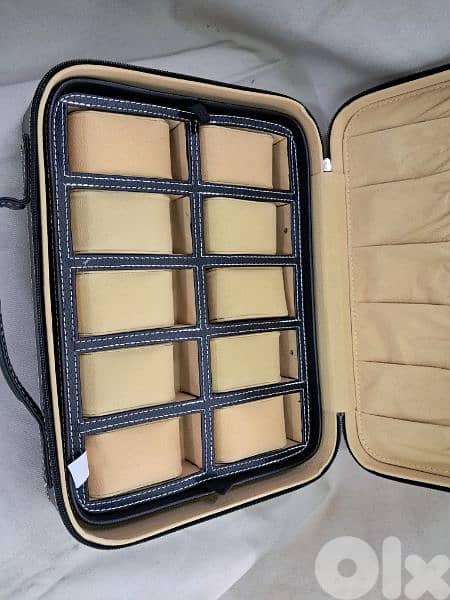 للساعات شنطة لعرض او لحفظ الساعات 03032462 1