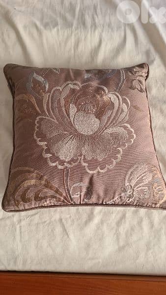 Maduro cushion pillow مخدة 0