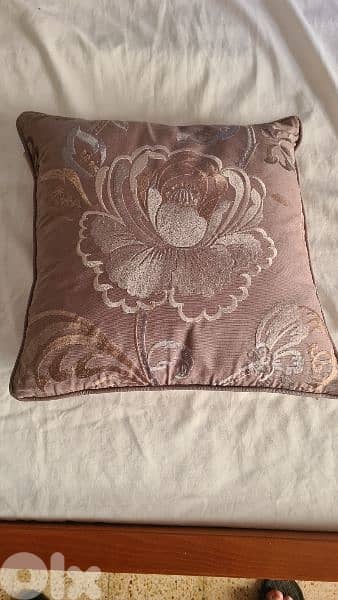 Maduro cushion pillow مخدة 1