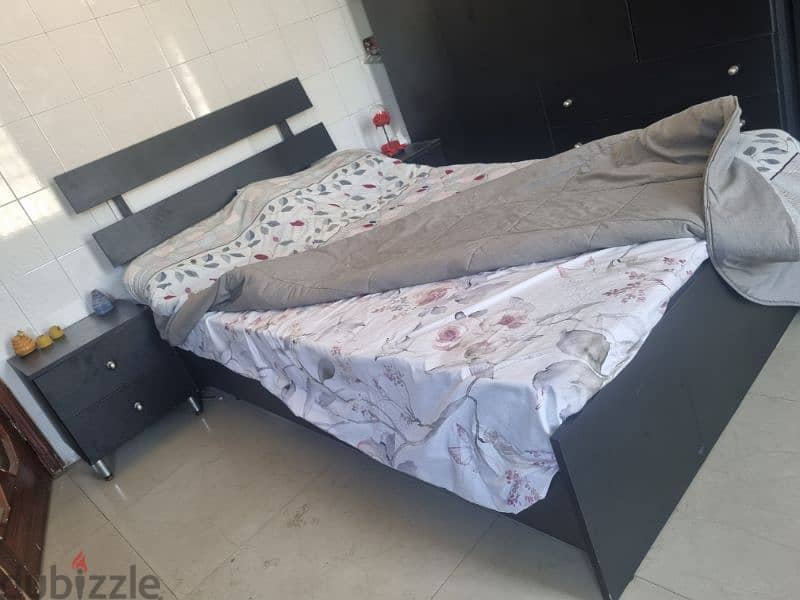 غرفة نوم كاملة بحالة ممتازة 2