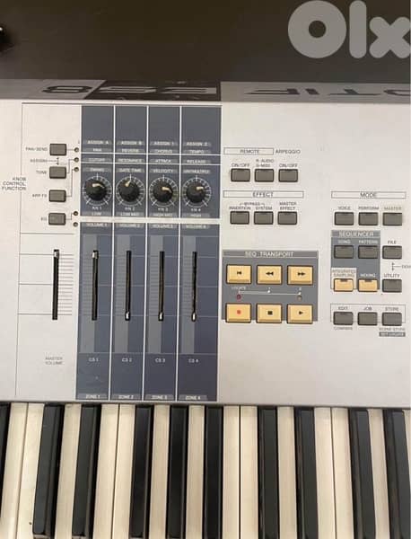 YAMAHA 2003 MOTIF ES8 Piano 3