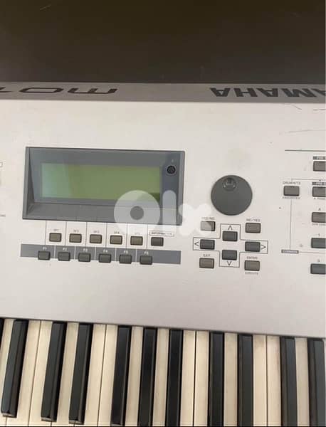 YAMAHA 2003 MOTIF ES8 Piano 4