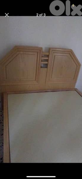 2 wooden beds with mattresses 0