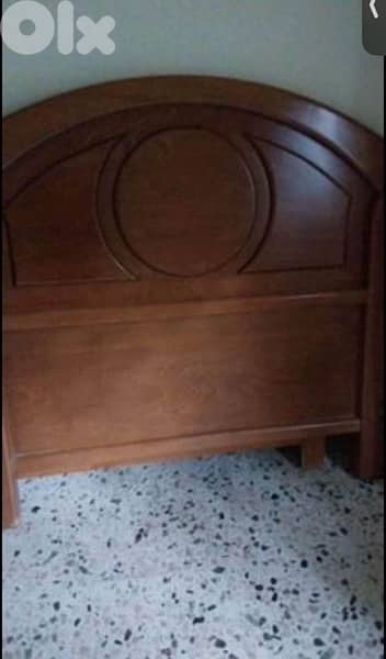 1 Wooden Bed 0