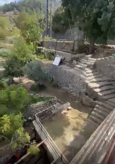 Beautiful land in beiteddine with house