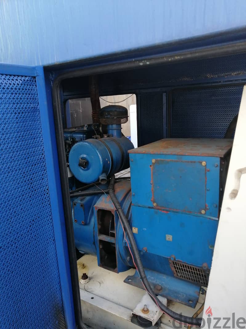 3900$   Perkins 40kw. مولد خارق. م 5