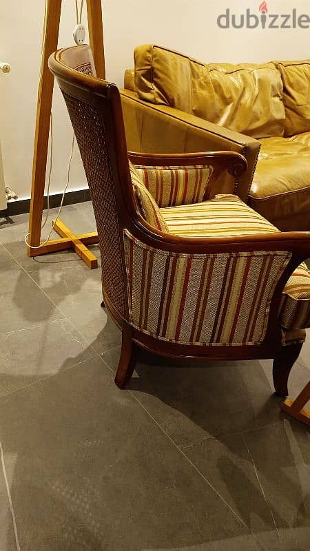 2 chairs 1 side table 1