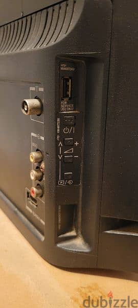 Toshiba 24" LED 720p TV (No remote, no stand) 3