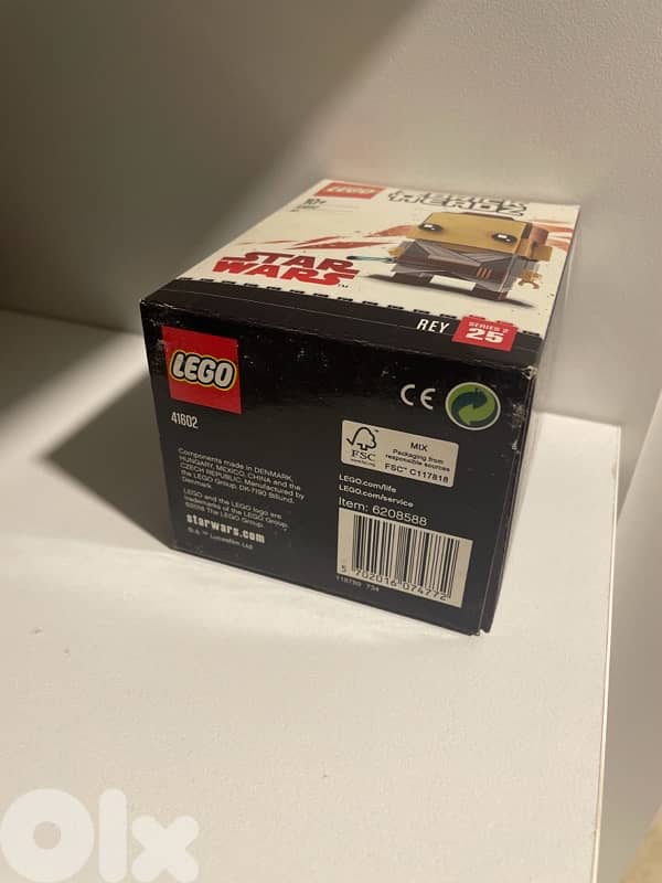 Retired Lego set 41602- BrickHeadz Rey 5