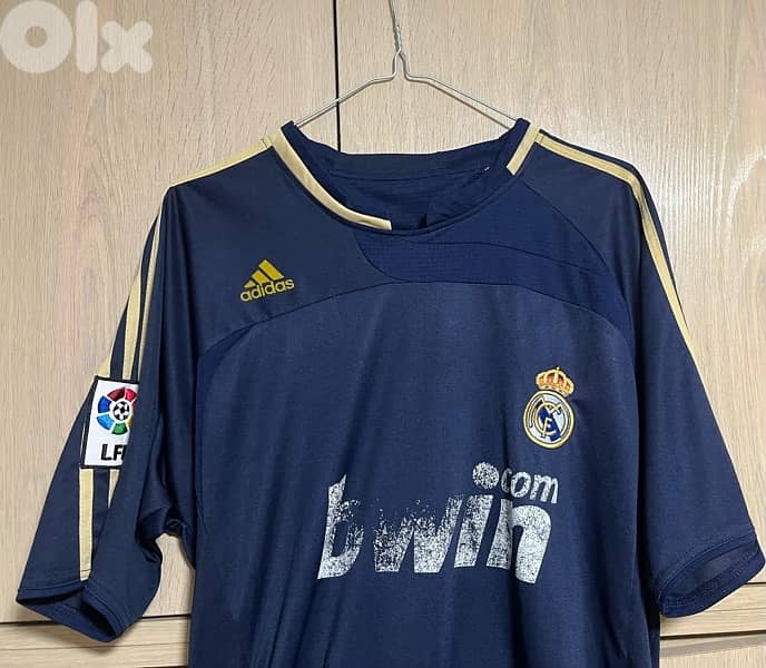 five jerseys : inter, real , bayern , benfica , russia all for 10 usd 3