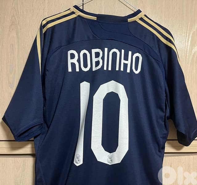 five jerseys : inter, real , bayern , benfica , russia all for 10 usd 4