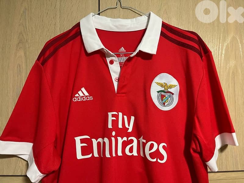 five jerseys : inter, real , bayern , benfica , russia all for 10 usd 5