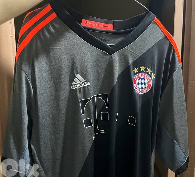 five jerseys : inter, real , bayern , benfica , russia all for 10 usd 9