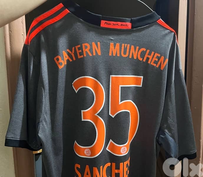 five jerseys : inter, real , bayern , benfica , russia all for 10 usd 10