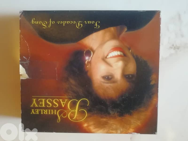 Shirley Bassey Four decades of songs on 3 cds box set 0
