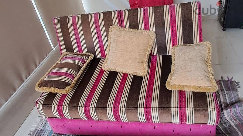 2 sofas with a table 5