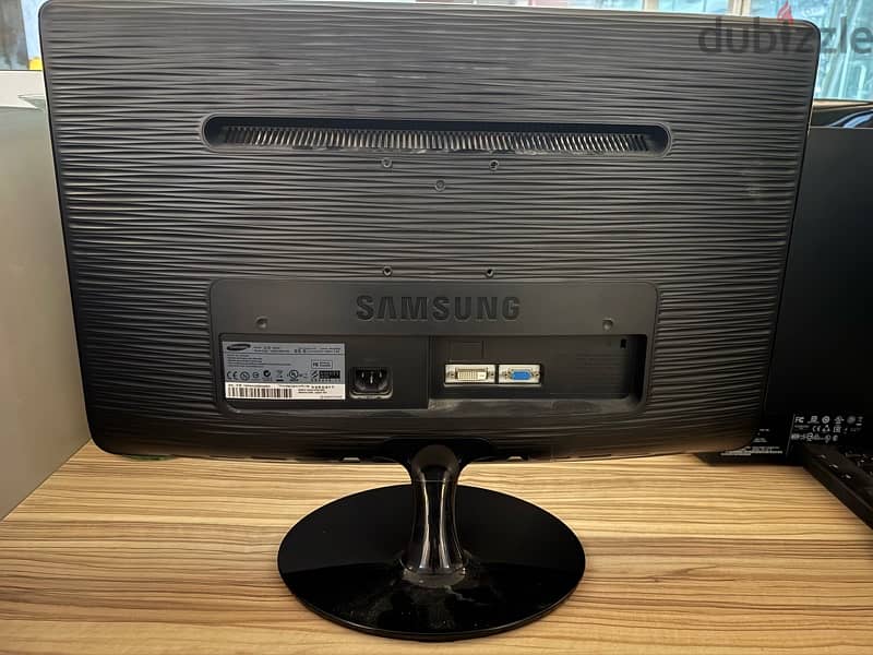 Samsung & HP 20 23 inch - NO HDMI ONLY VGA & DVI 1
