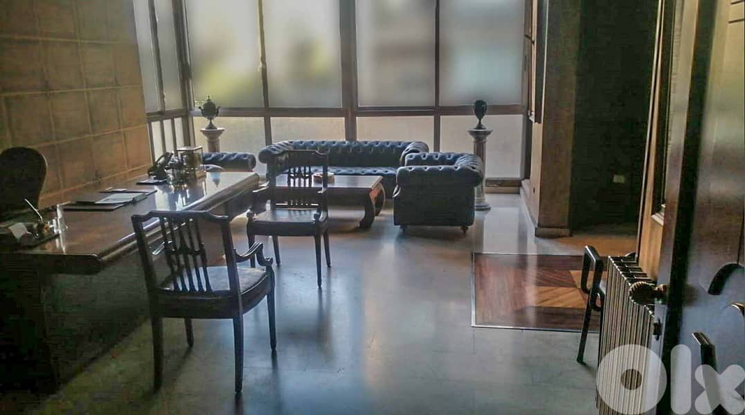 SPACIOUS OFFICE IN ACHRAFIEH WITH PARKING (180SQ) 4 ROOMS , (AC-931) 0