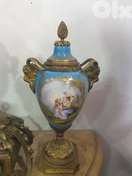 antique french louis XVl bronze and porcelaine 3 piece clock set 3