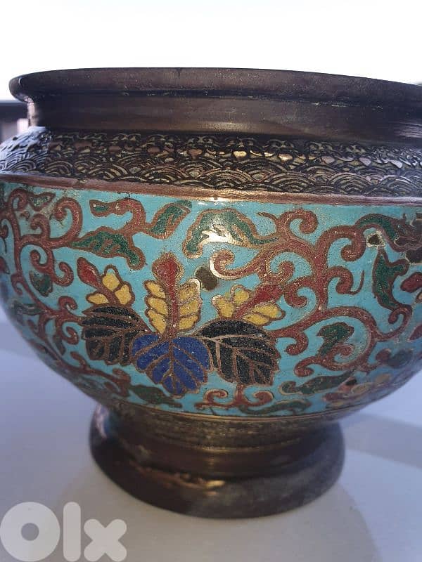 antique vase en laiton gravure avec du mina 1
