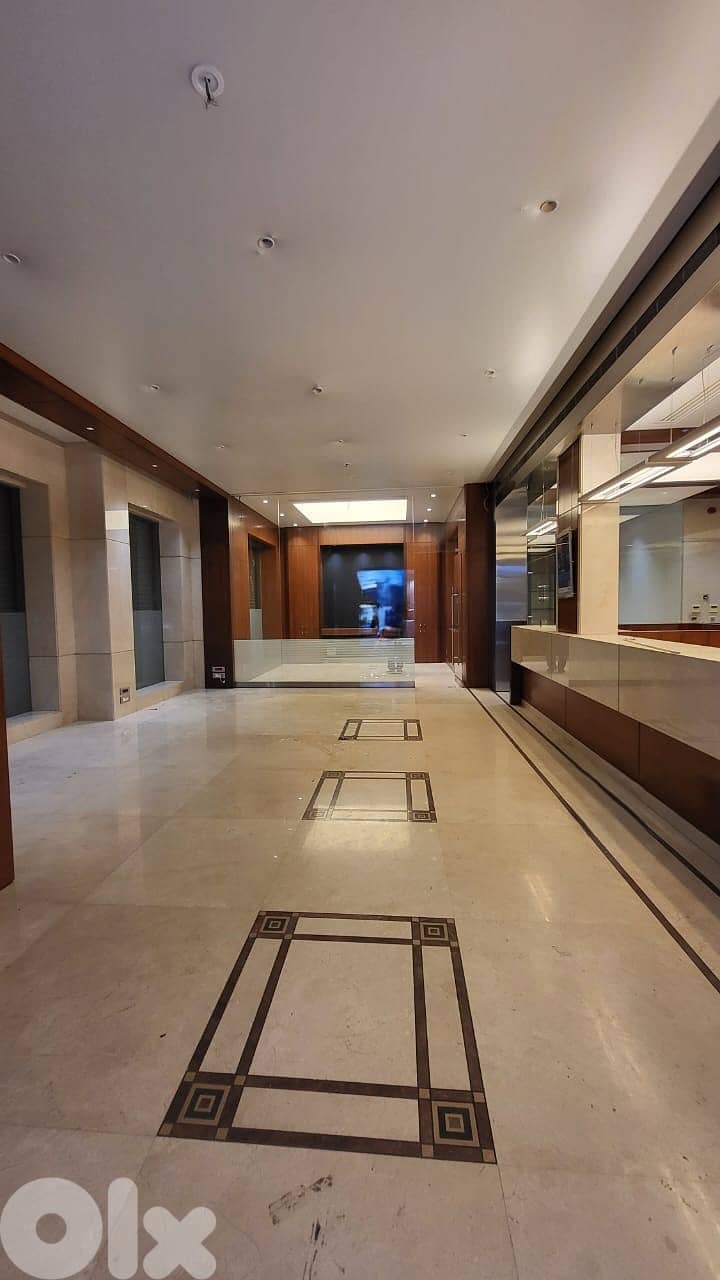 SHOWROOM IN CENTRAL HAMRA , IDEAL FOR BANKS & MONEY TRANSFER SERVICES 0