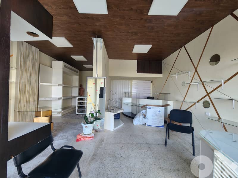 RWB186EA - Warehouse with office and shop for rent in Bouar 0