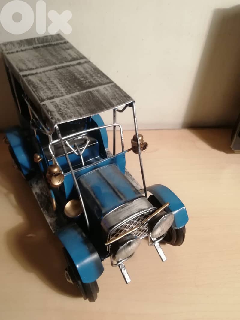 Retro style diecast hand made metallic car 20*10 cm 2
