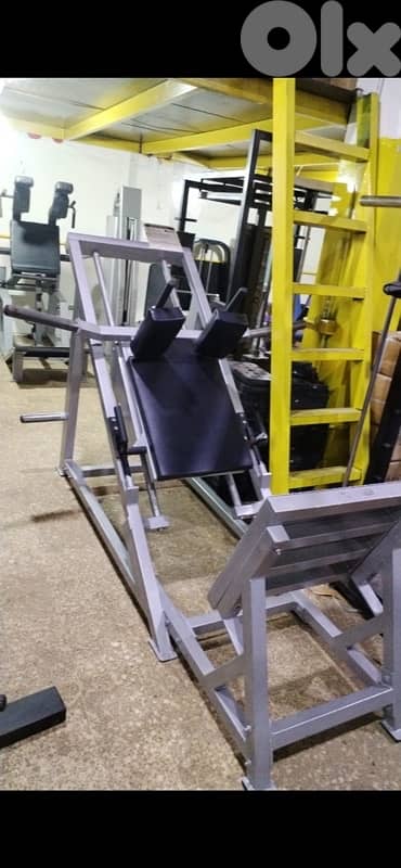 Leg squat machine heavy duty like new 450$ 0