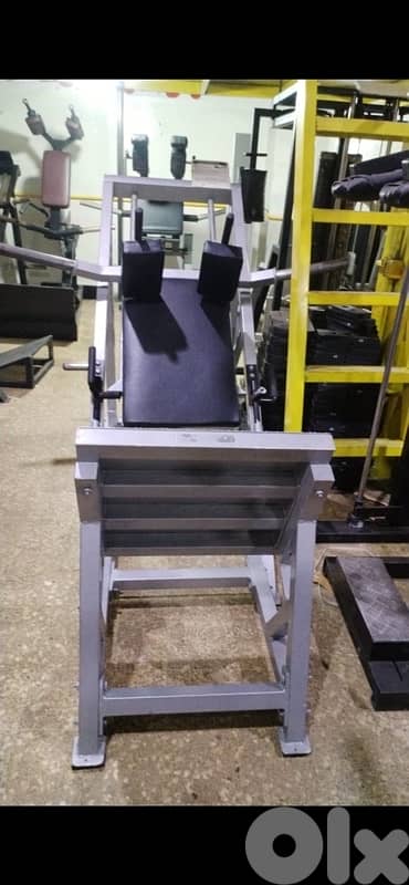 Leg squat machine heavy duty like new 450$ 1