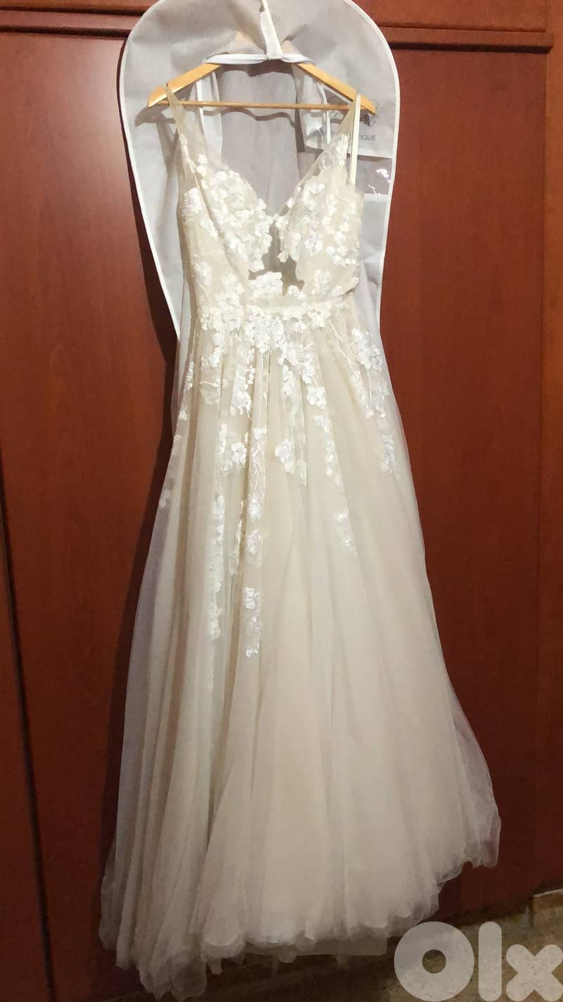 فستان زفافي من تصميم "L’Atelier Blanc"، لم يُرتدَ من قبل 1