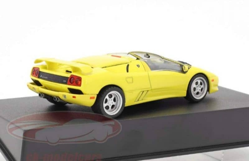 Lamborghini Diablo Roadster (2000) diecast car model 1;43 3
