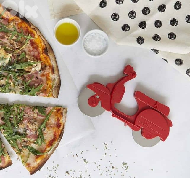 sharp stainless steel blades pizza cutter 1