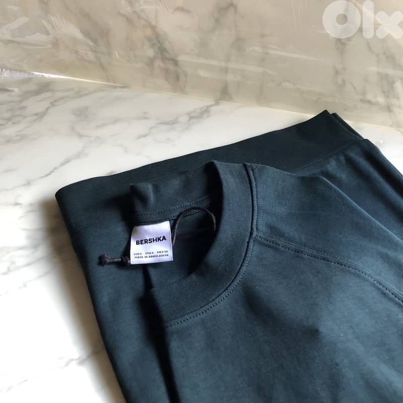 Bershka - boxy fit short sleeve T-shirt Size S 5