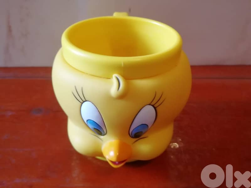 Warner brothers 1992 Looney tunes hard plastic mugs Daffy Tweety & si 1