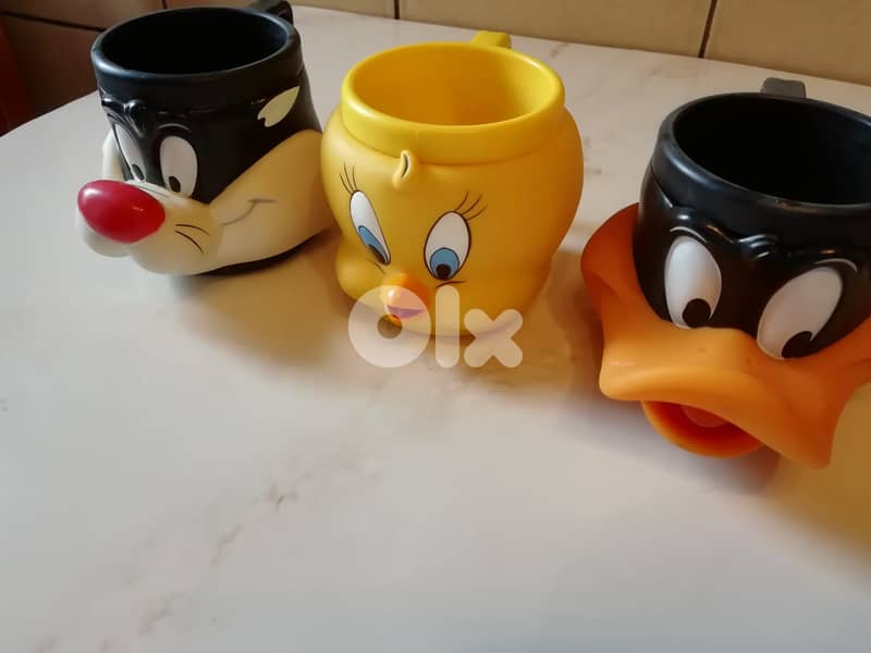 Warner brothers 1992 Looney tunes hard plastic mugs Daffy Tweety & si 2
