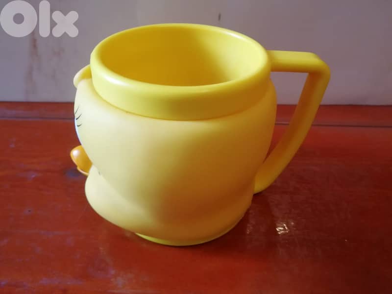 Warner brothers 1992 Looney tunes hard plastic mugs Daffy Tweety & si 3