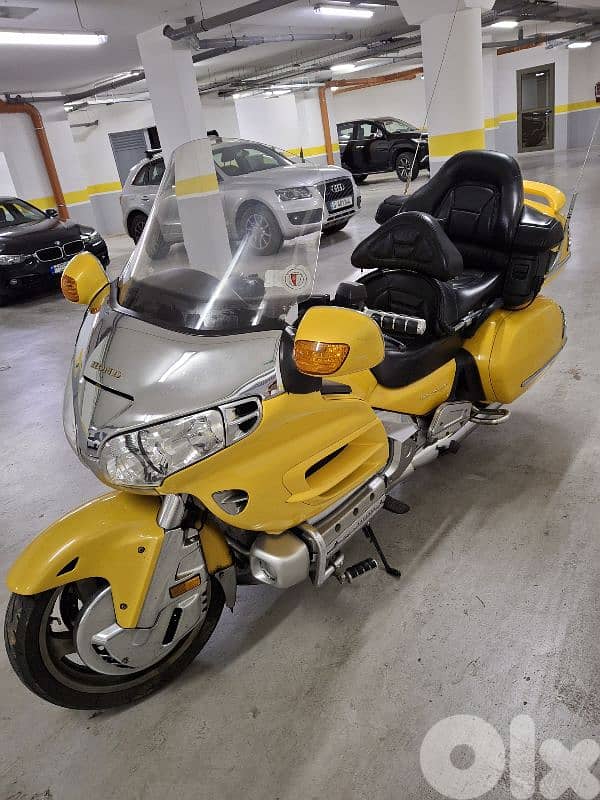 Honda Goldwing 1800cc with extra parts still not used 1