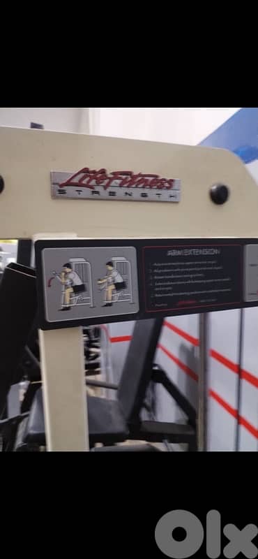 Life Fitness triceps machine used 700$ 1