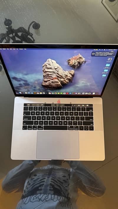 Macbook Pro 15” 32GB i9 1 Terra