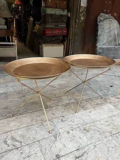 طاولة عدد ٢ تصميم الخمسينات ولا اروع 1950 مميزين للغاية ناعمين تصفية