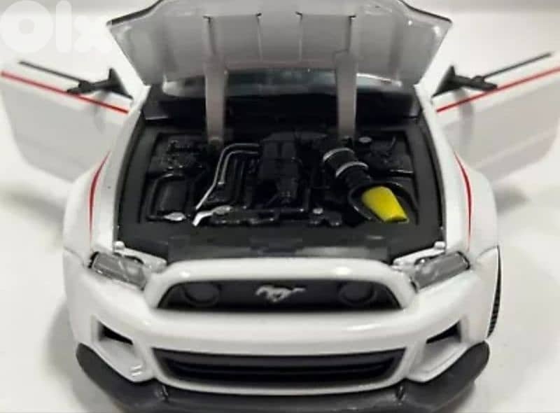 2014 Ford Mustang Street Racer diecast car model 1:24 5