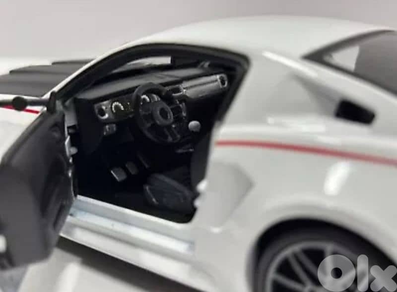 2014 Ford Mustang Street Racer diecast car model 1:24 7