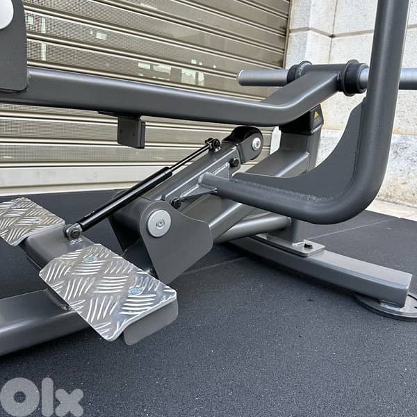 FG SEATED CALF RAISE 2