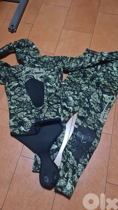 diving suit and speargun 1