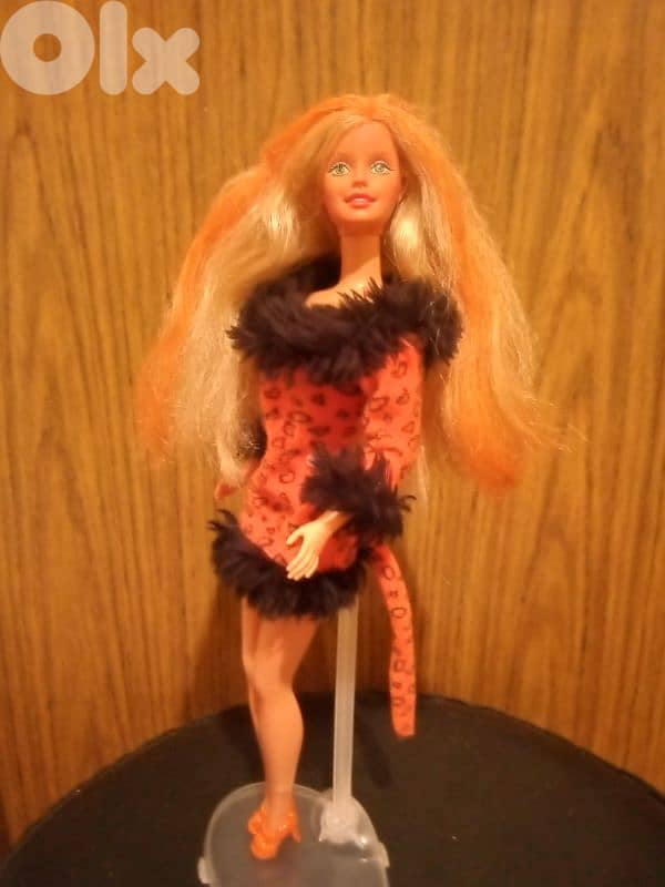 ENCHANTED HALLOWEEN Barbie 2000 Still Good doll bend legs=21$ 0