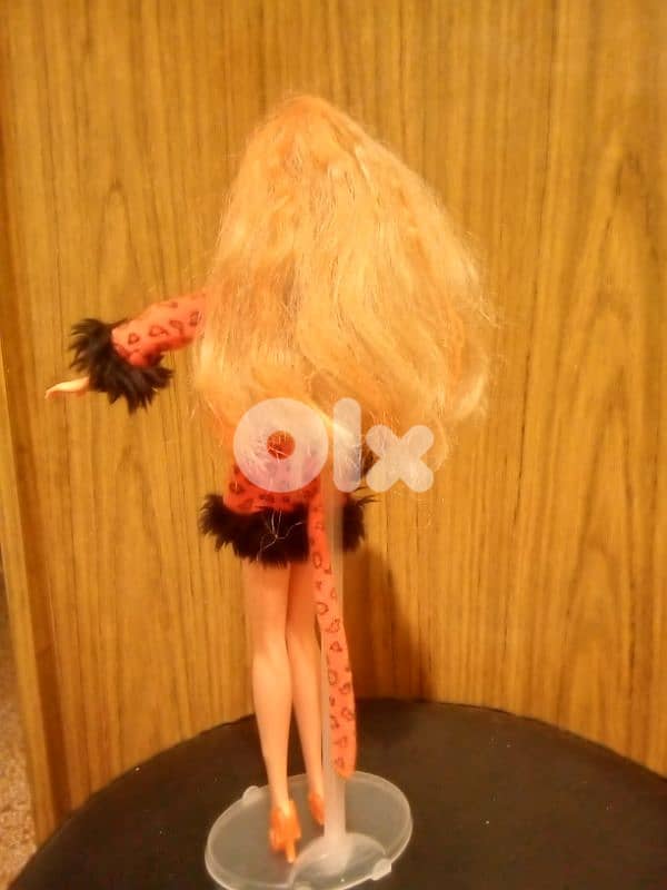ENCHANTED HALLOWEEN Barbie 2000 Still Good doll bend legs=21$ 4