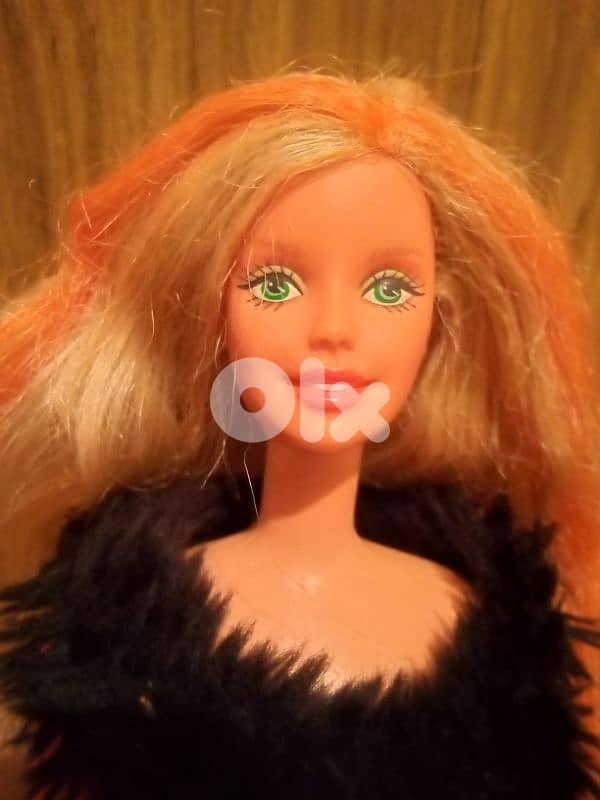 ENCHANTED HALLOWEEN Barbie 2000 Still Good doll bend legs=21$ 2