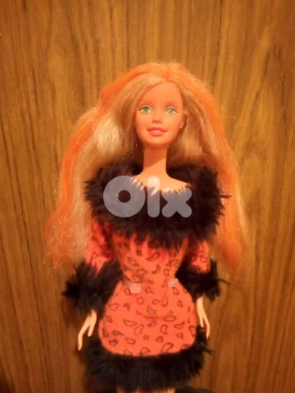 ENCHANTED HALLOWEEN Barbie 2000 Still Good doll bend legs=21$ 1
