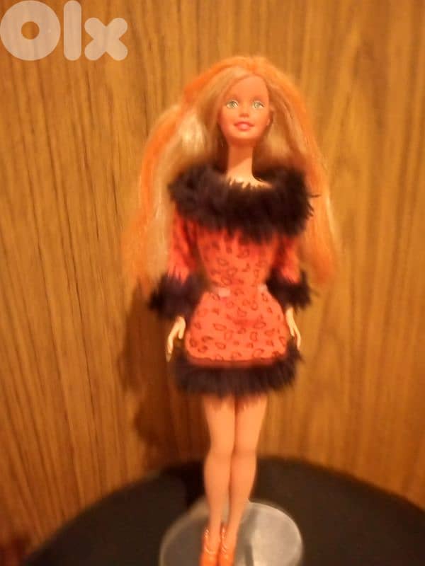 ENCHANTED HALLOWEEN Barbie 2000 Still Good doll bend legs=21$ 5
