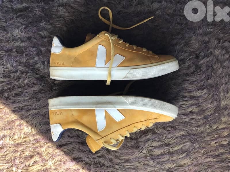 Veja Shoes size 43 . 2